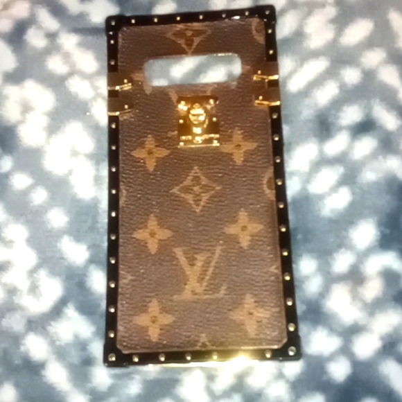 TRUNK L V  -  S - 10 PLUS PHONE CASE - Picture 8 of 8